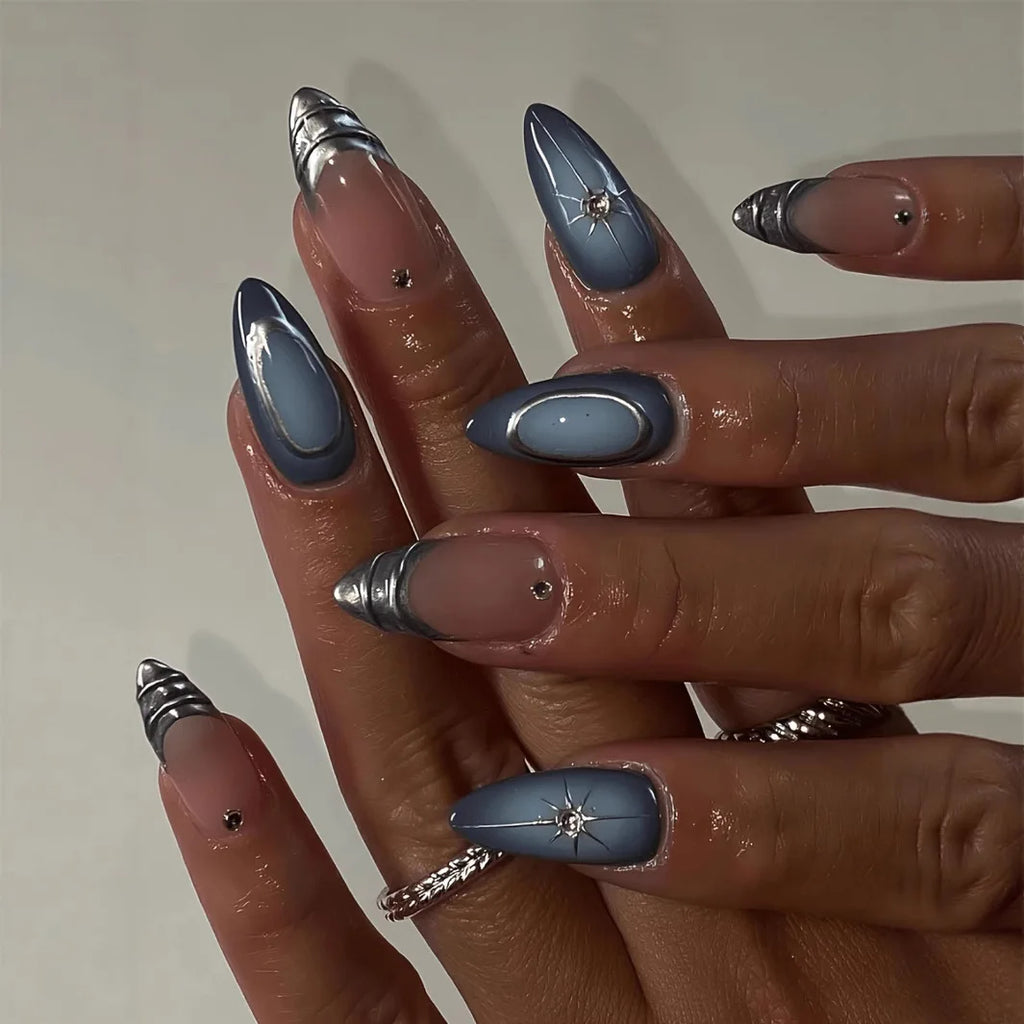 Faux ongles press-on décorés – Strass, nœuds & designs argentés – 24 pièces