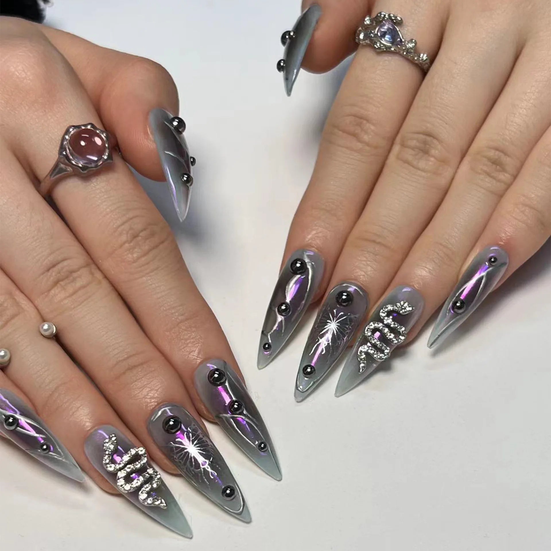 Faux ongles press-on noirs design artistique – Motifs graphiques, effet 3D, style audacieux