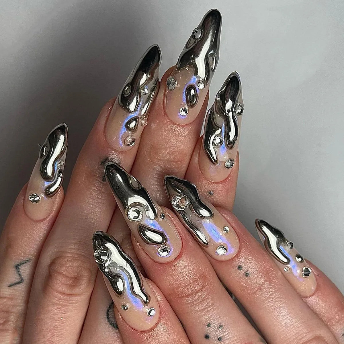 Faux ongles press-on noirs design artistique – Motifs graphiques, effet 3D, style audacieux
