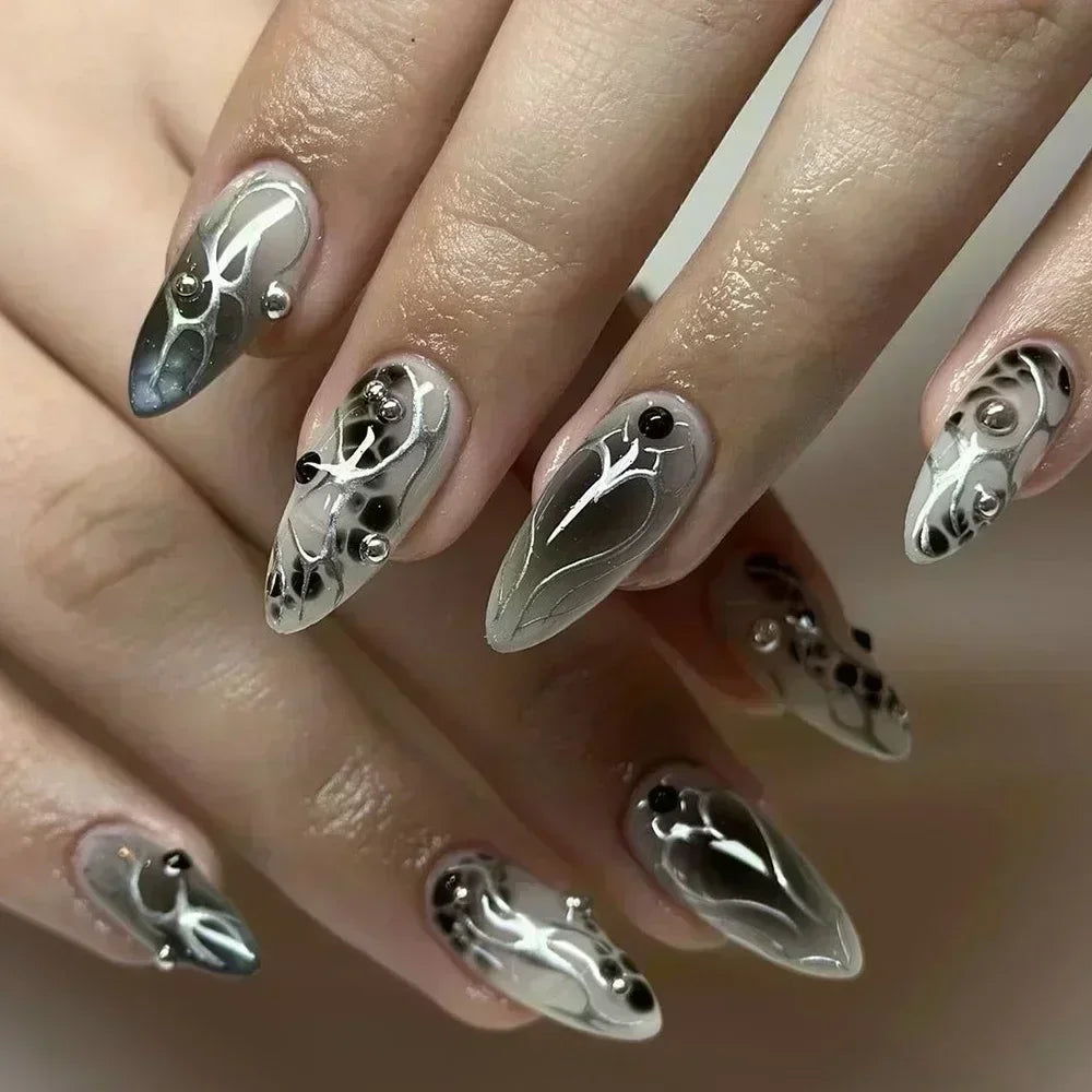 Faux ongles press-on décorés – Strass, nœuds & designs argentés – 24 pièces