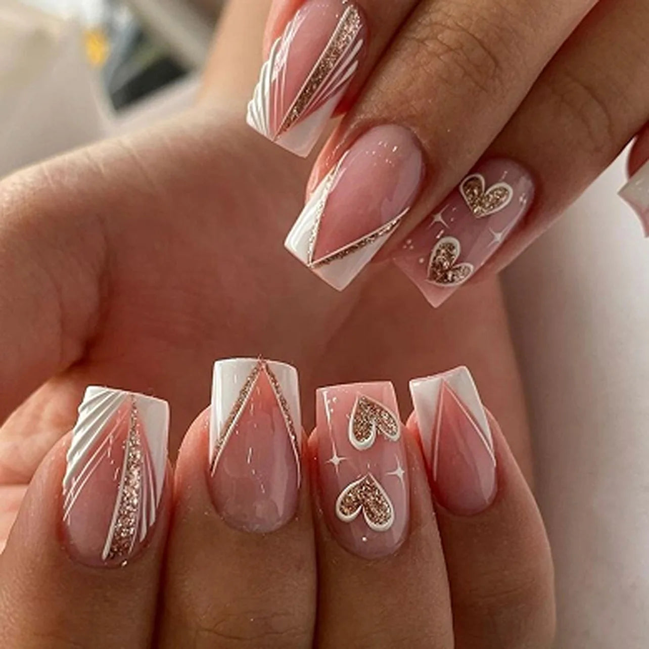 Faux ongles press-on rose effet French – Motif fleurs, plusieurs coloris