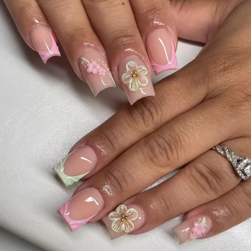 Faux ongles press-on rose effet French – Motif fleurs, plusieurs coloris