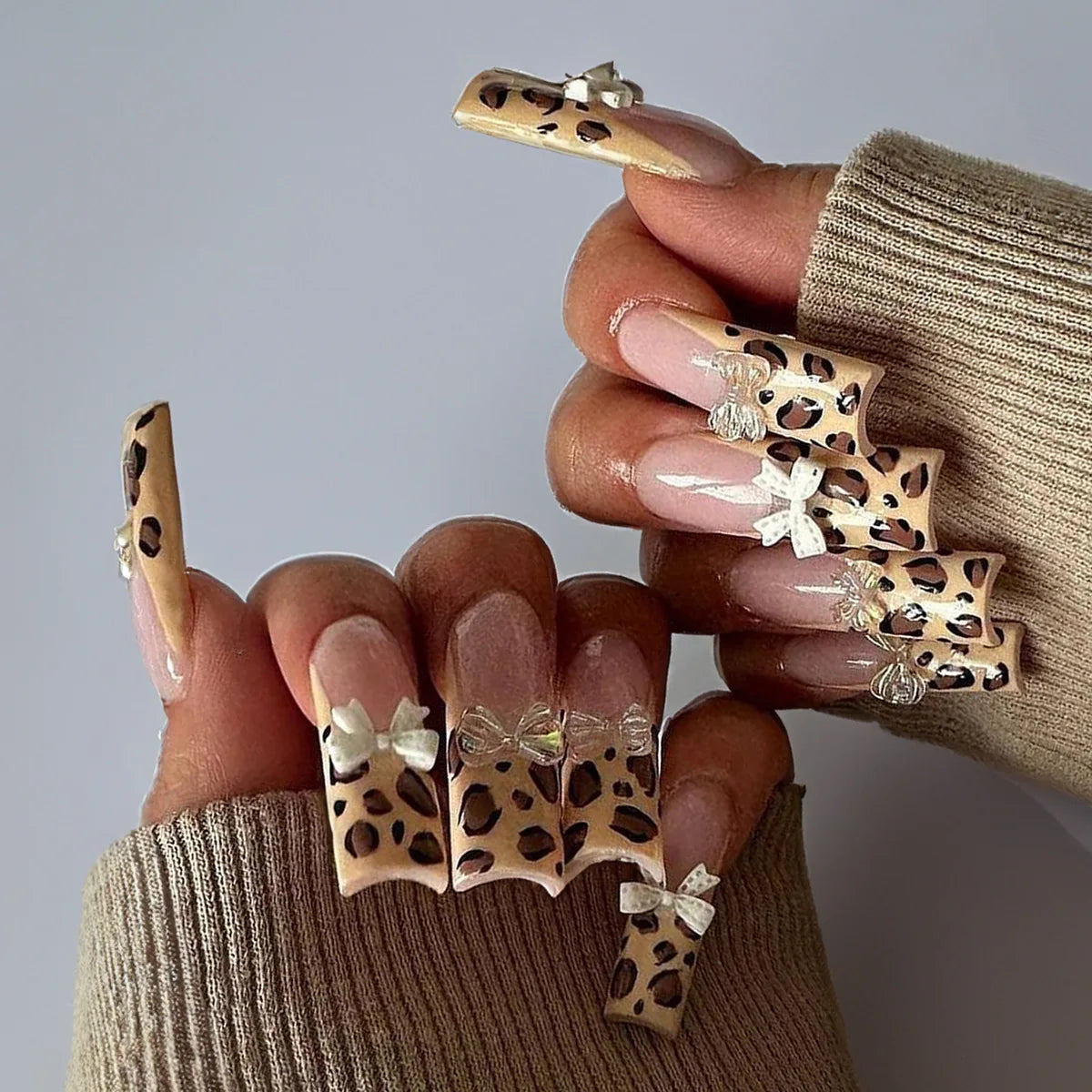Faux ongles press-on design fantaisie – Effet French, motifs 3D, plusieurs styles