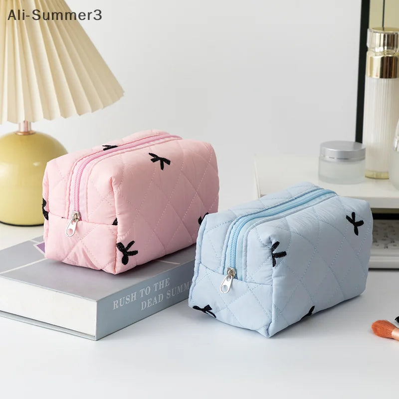 Trousse maquillage matelassée à nœud – Organiseur esthétique & voyage