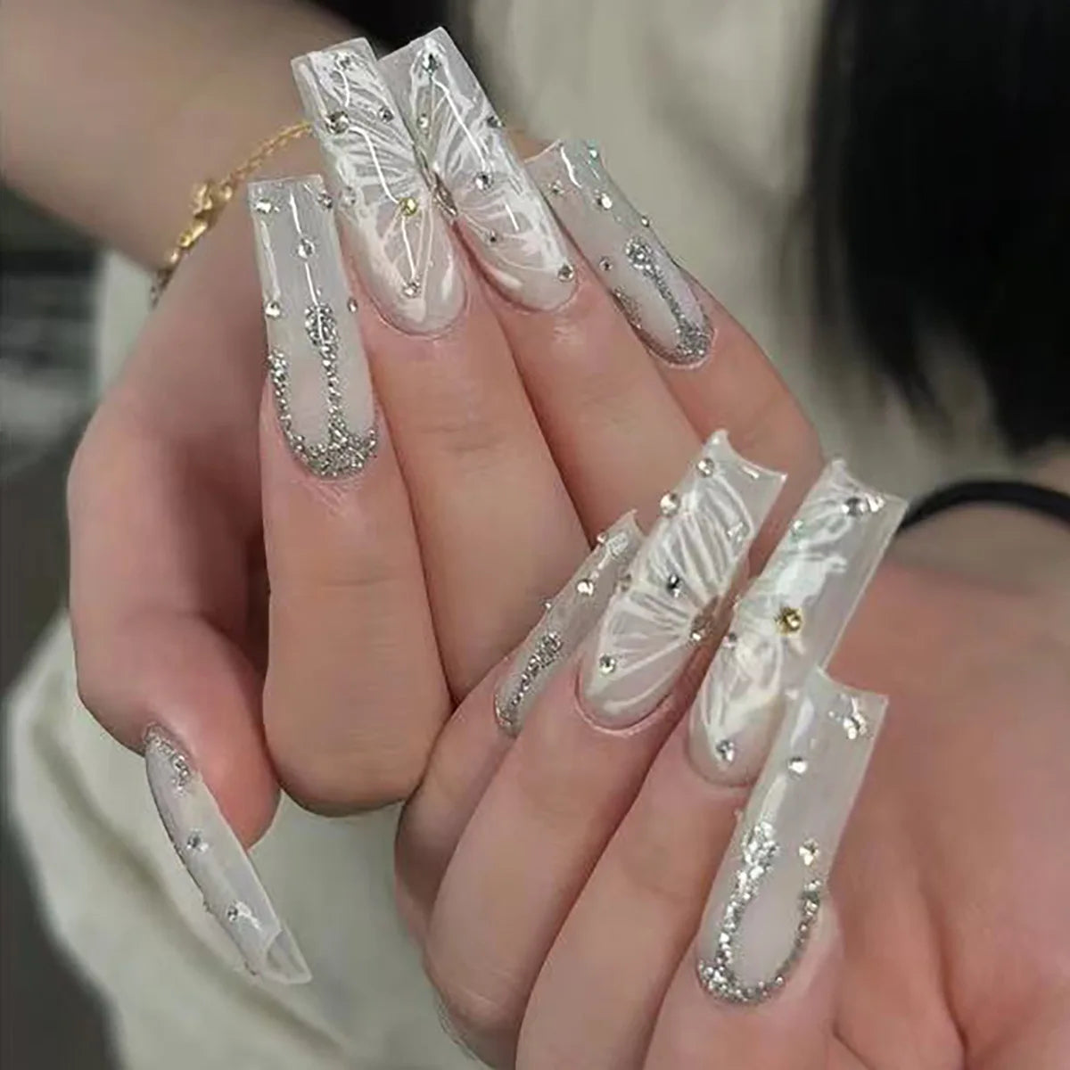 Faux ongles press-on design fantaisie – Effet French, motifs 3D, plusieurs styles