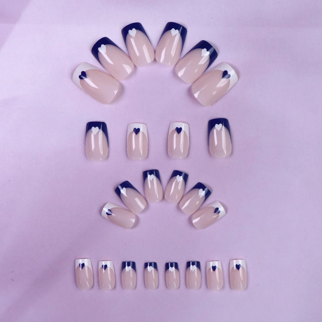 Faux ongles press-on amande décor cœur – Blanc & coloris variés – 24 pièces