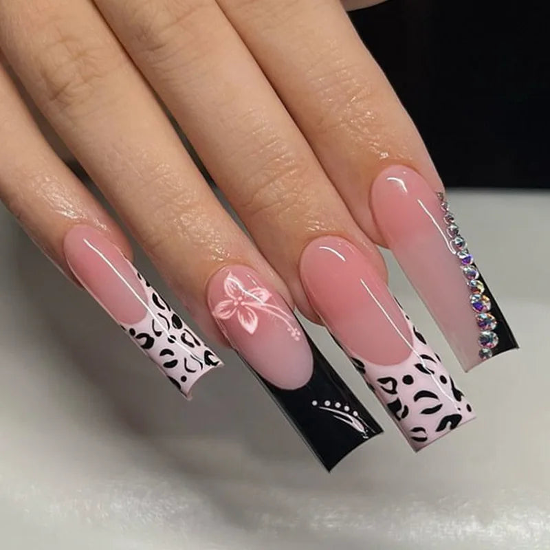 Faux ongles press-on design fantaisie – Effet French, motifs 3D, plusieurs styles