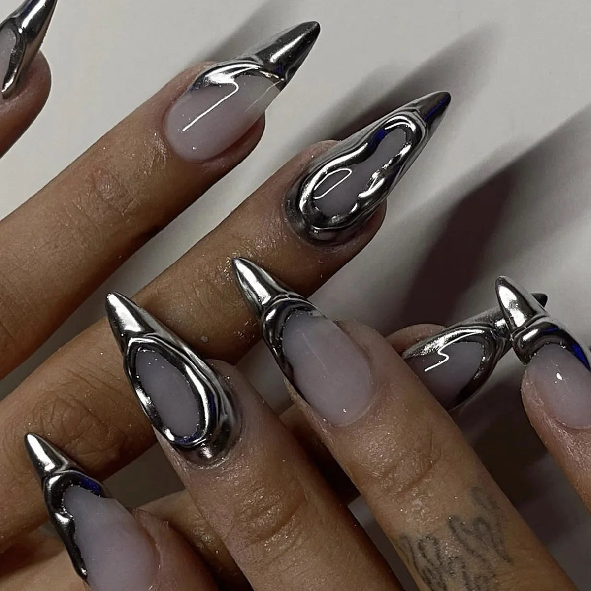 Faux ongles press-on noirs design artistique – Motifs graphiques, effet 3D, style audacieux