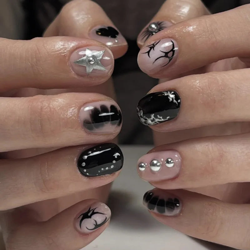 Faux ongles press-on décorés – Strass, nœuds & designs argentés – 24 pièces