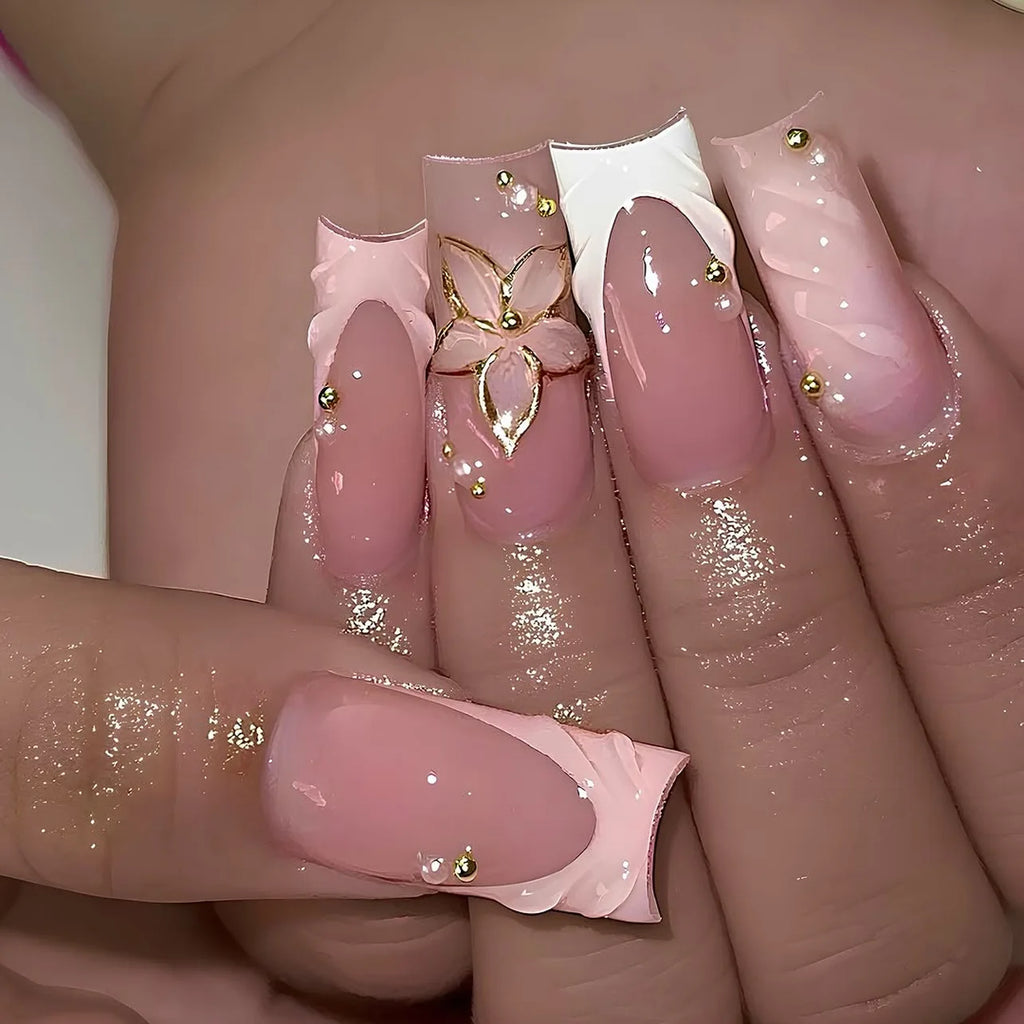 Faux ongles press-on rose effet French – Motif fleurs, plusieurs coloris