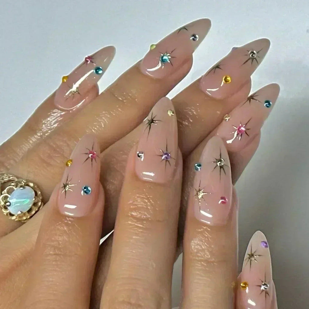 24 Faux ongles press-on design – Capsules ongulaires élégantes, plusieurs formes et styles
