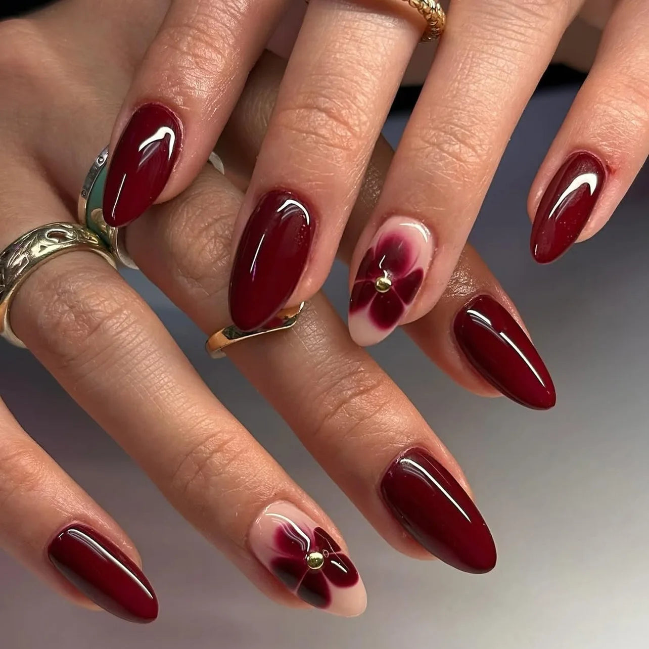 Faux ongles press-on décorés – Strass, nœuds & designs argentés – 24 pièces