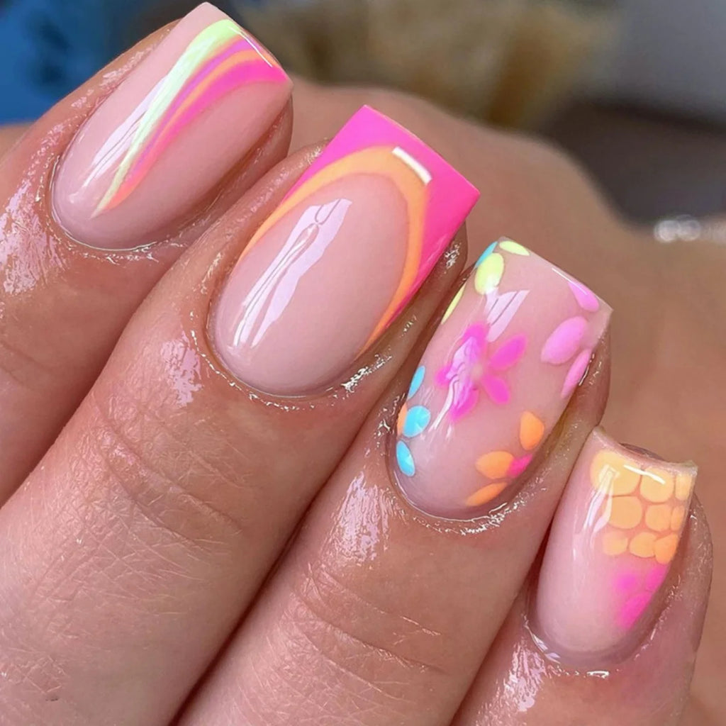 Faux ongles press-on rose effet French – Motif fleurs, plusieurs coloris