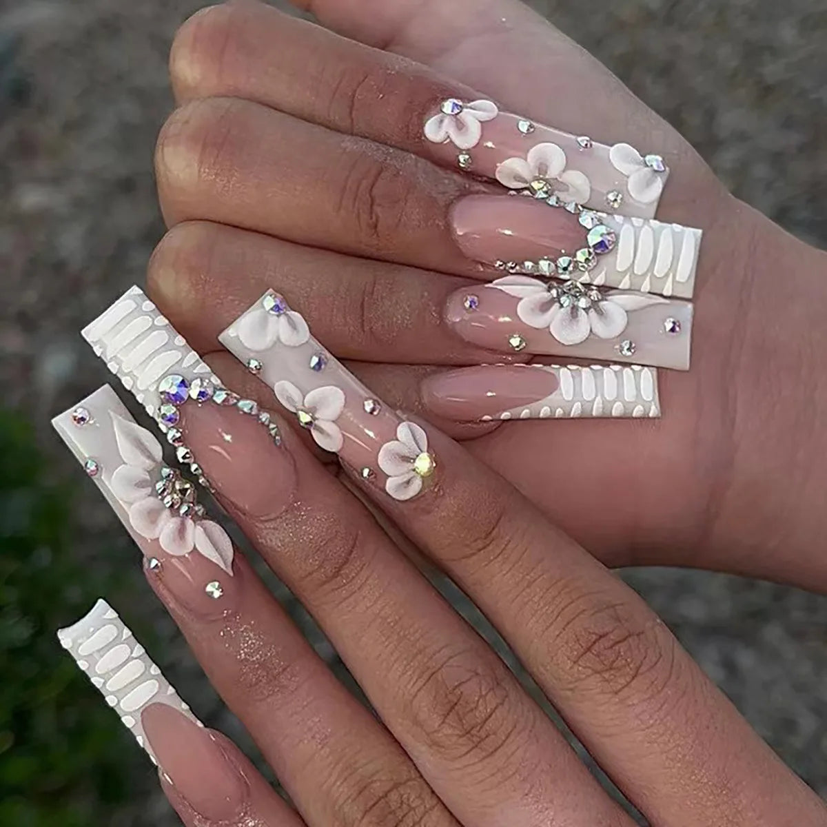 Faux ongles press-on design fantaisie – Effet French, motifs 3D, plusieurs styles