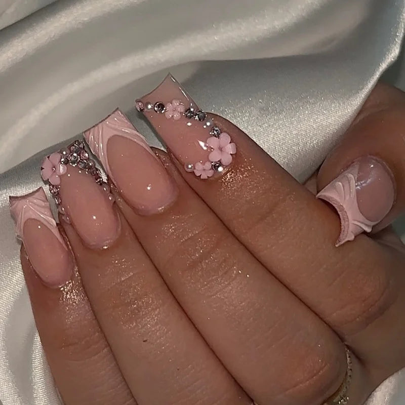 Faux ongles press-on rose effet French – Motif fleurs, plusieurs coloris
